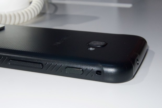 Unter anderem die Kamera hat Samsung verglichen mit dem Vorgänger deutlich verbessert: Sie hat jetzt 13 statt nur 5 Megapixel. (Bild: Andreas Sebayang/Golem.de)